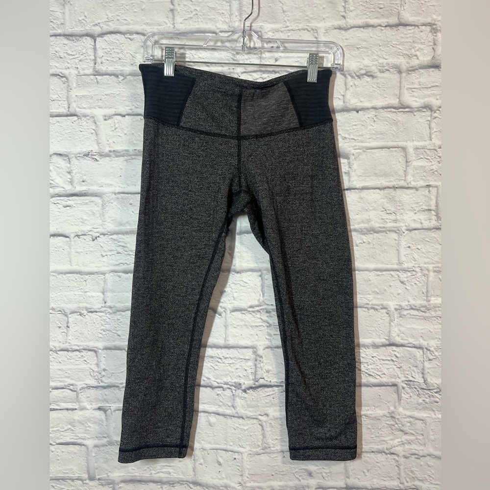 Lululemon Wunder Under Capris, sz 6